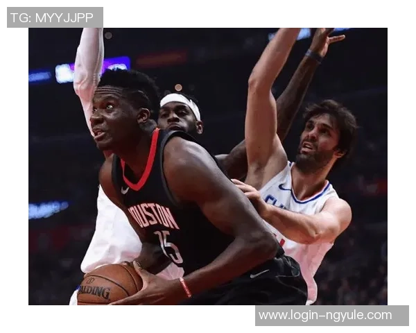 卡佩拉与小乔丹的对决谁能在篮下占据绝对优势解析比赛关键时刻表现